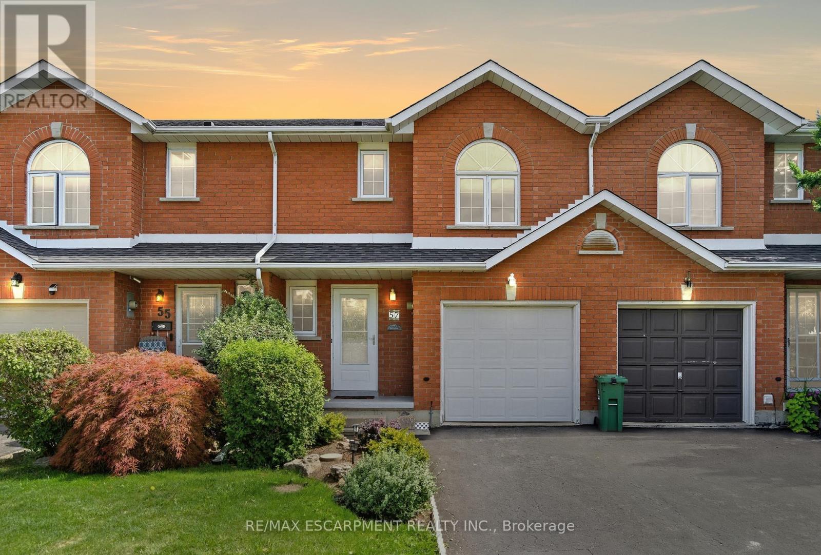 57 Pinewoods Dr, Hamilton, ON L8J 2T6