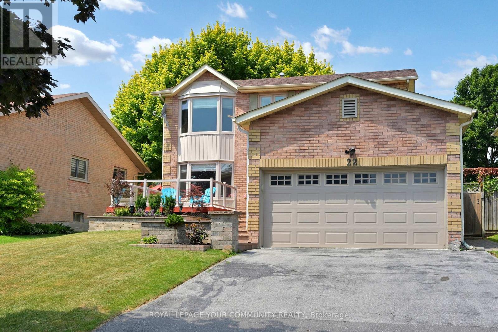 22 Hulst Dr, Bradford West Gwillimbury, ON L3Z 2T3
