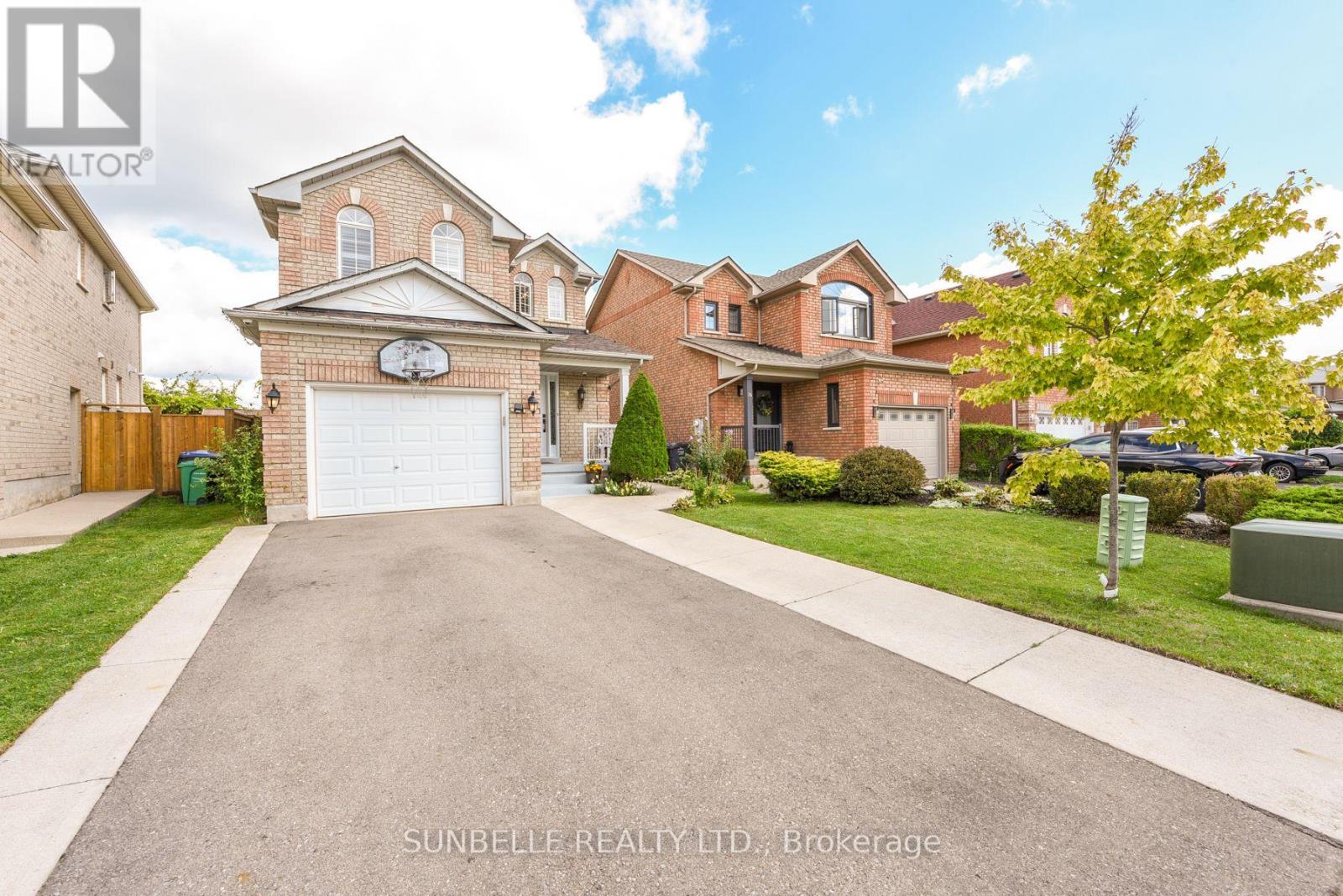 38 Sunny Glen Cres, Brampton Northwest Sandalwood Parkway, ON L7A 2C6