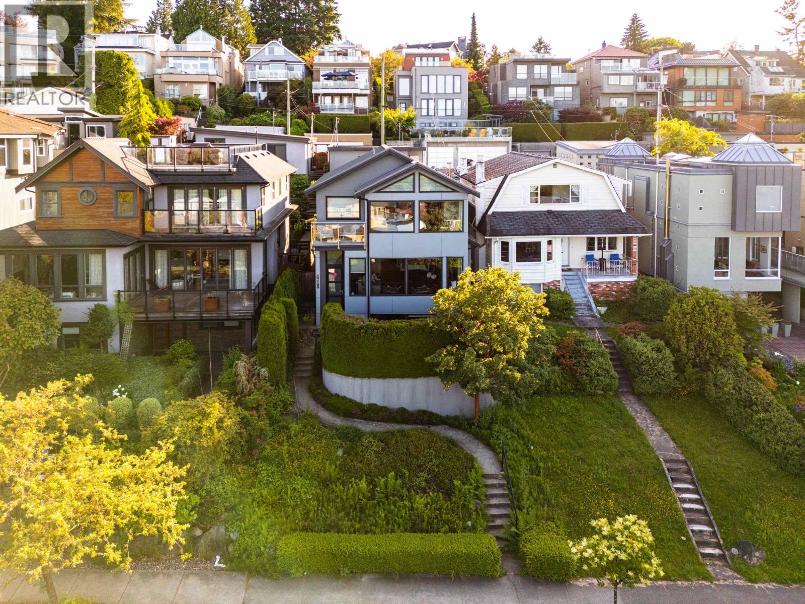 4371 Puget Dr, Vancouver, BC V6L 2V7