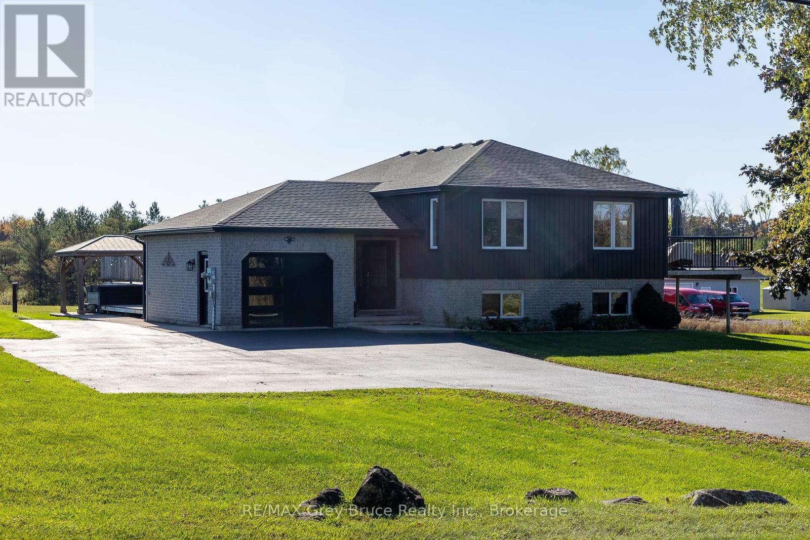10 Side Road Unit 200050 Sideroad, Georgian Bluffs, ON N0H 2K0