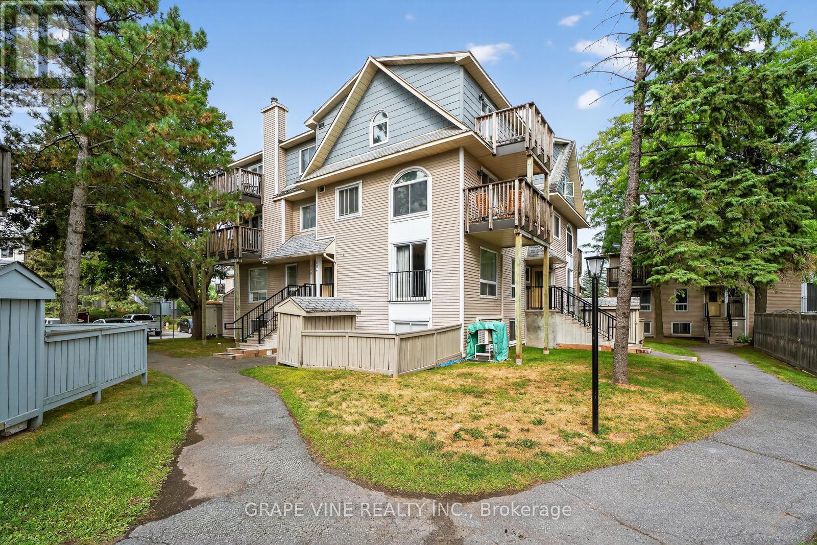 606 Tanguay Ct, Ottawa, ON K2L 3X3