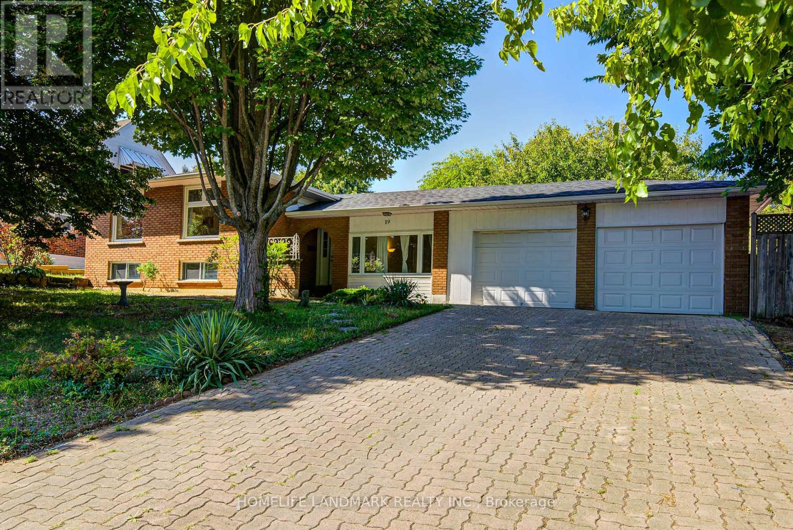 19 Sheldon St, Hamilton Dundas, ON L9H 4P3