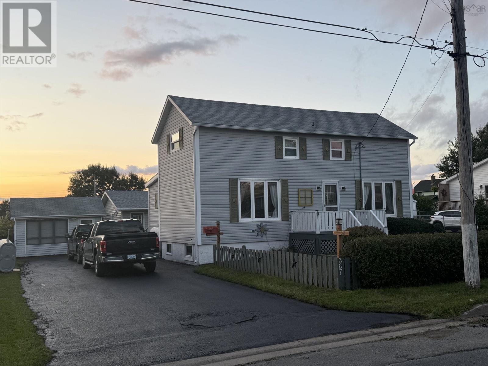 367 Thirteenth St, New Waterford, NS B1H 4B5