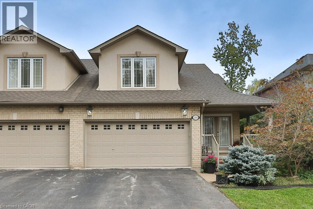 2304 Sovereign St, Oakville, ON L6L 1L6