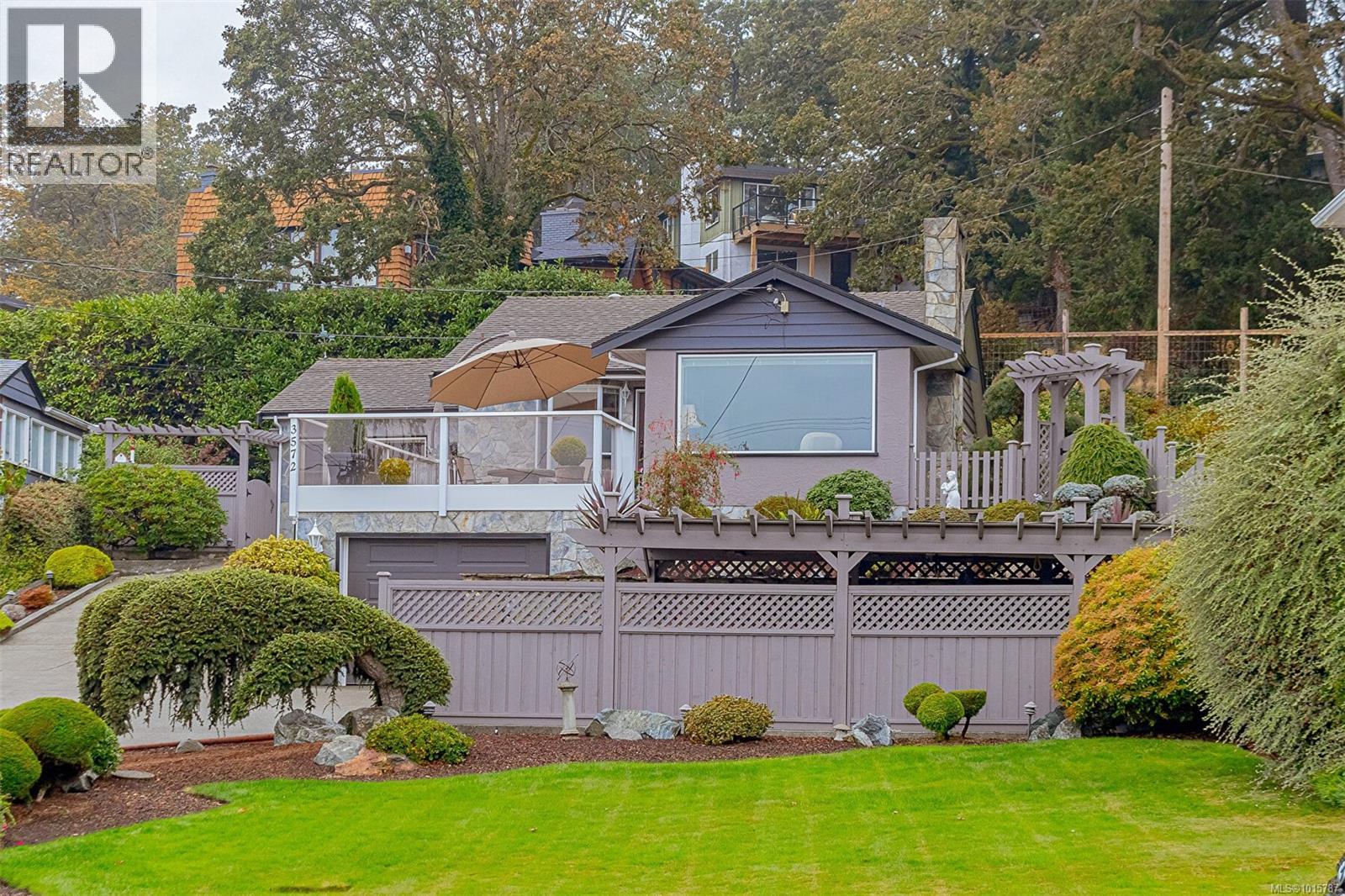 3572 Cedar Hill Rd, Saanich, BC V8P 3Z1