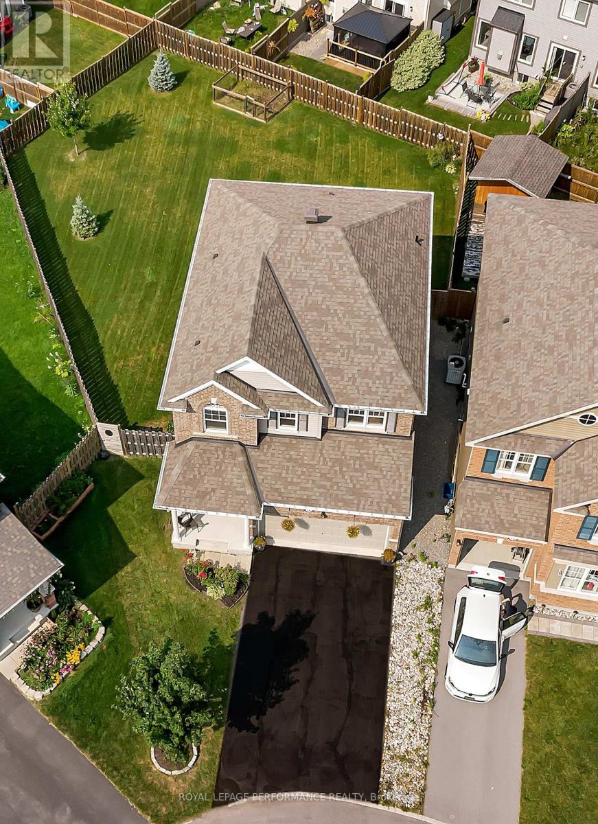 16 Sweetbay Cir, Ottawa, ON K2S 1B9