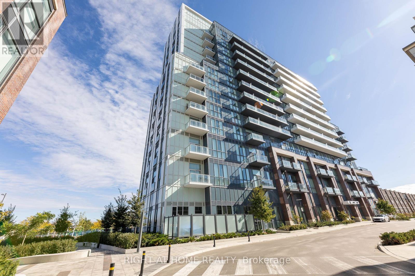 212 60 Honeycrisp Cres, Vaughan, ON L4K 0N5