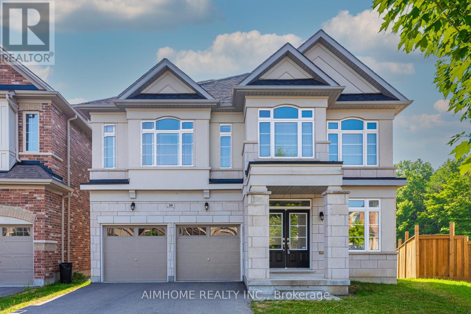 39 Bolsby Ct, Aurora, ON L4G 1B7