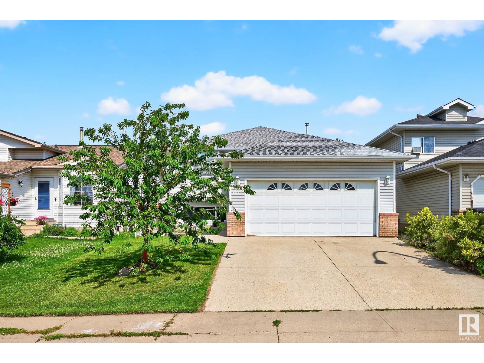 1079 Jones Cr NW, Edmonton, AB T6L 6Y1
