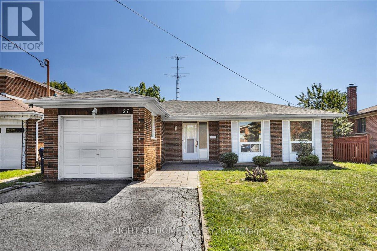 27 Villata Gdns, Toronto York University Heights, ON M3J 1J7