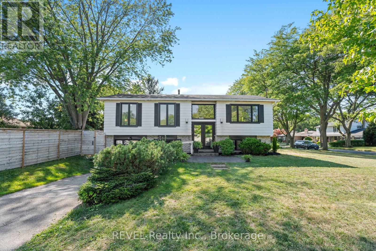 1 Samuel Ct, St. Catharines Lakeshore, ON L2M 6M1