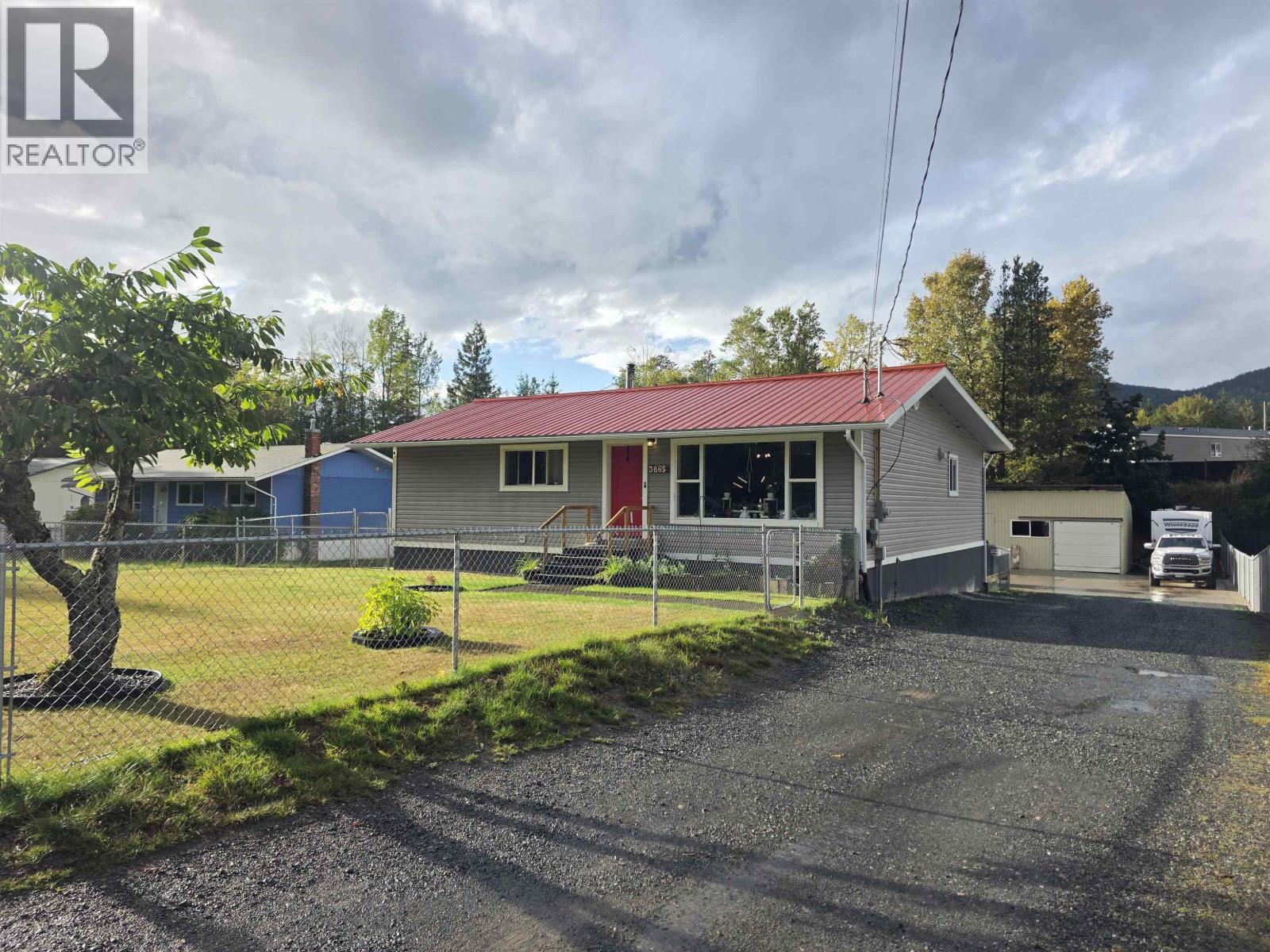 3865 Skinner St, Terrace, BC V8G 3M2
