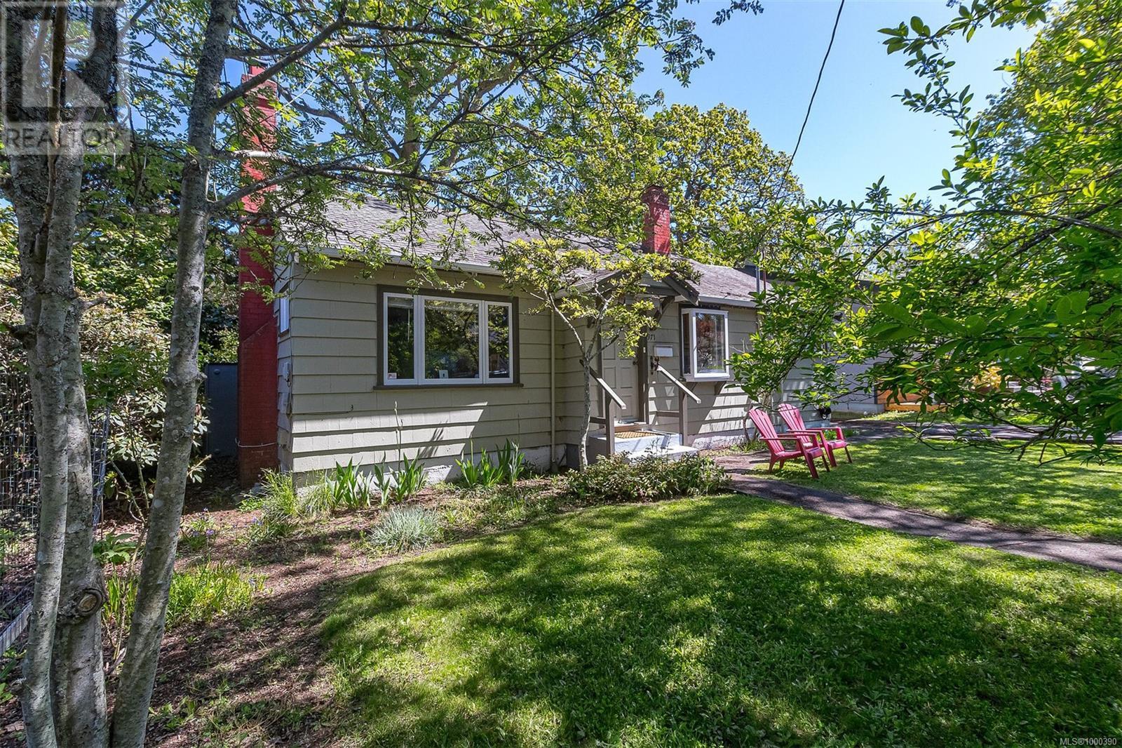 971 Wilmer St, Victoria, BC V8S 4B8