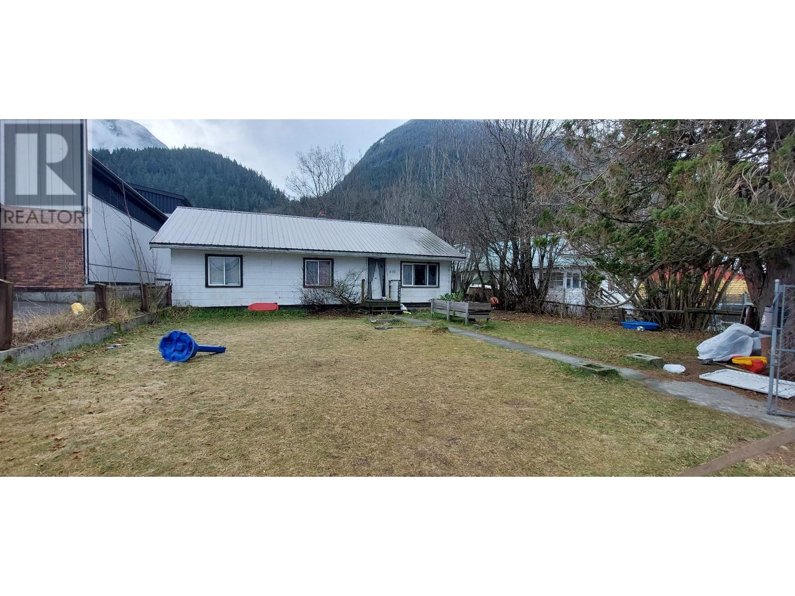 633 Cliff St, Bella Coola, BC V0T 1C0
