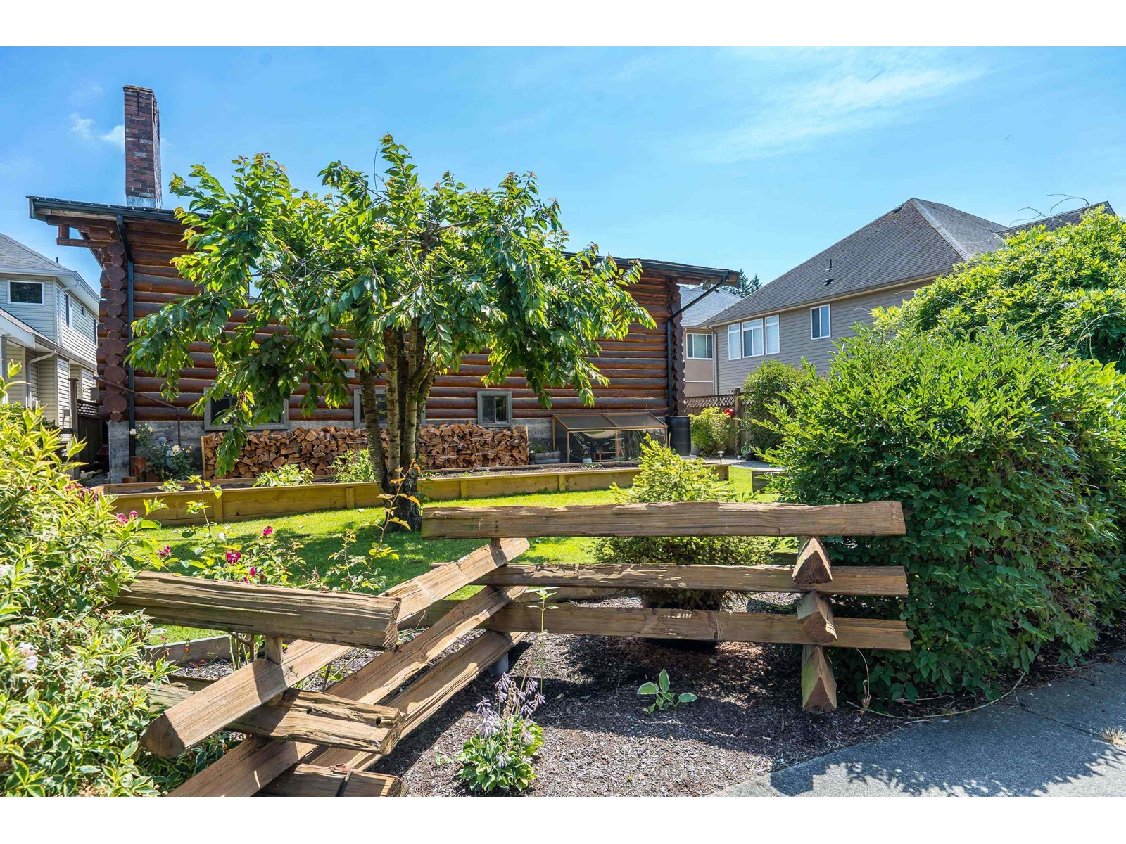 2716 Cambie St, Abbotsford, BC V4X 1H4
