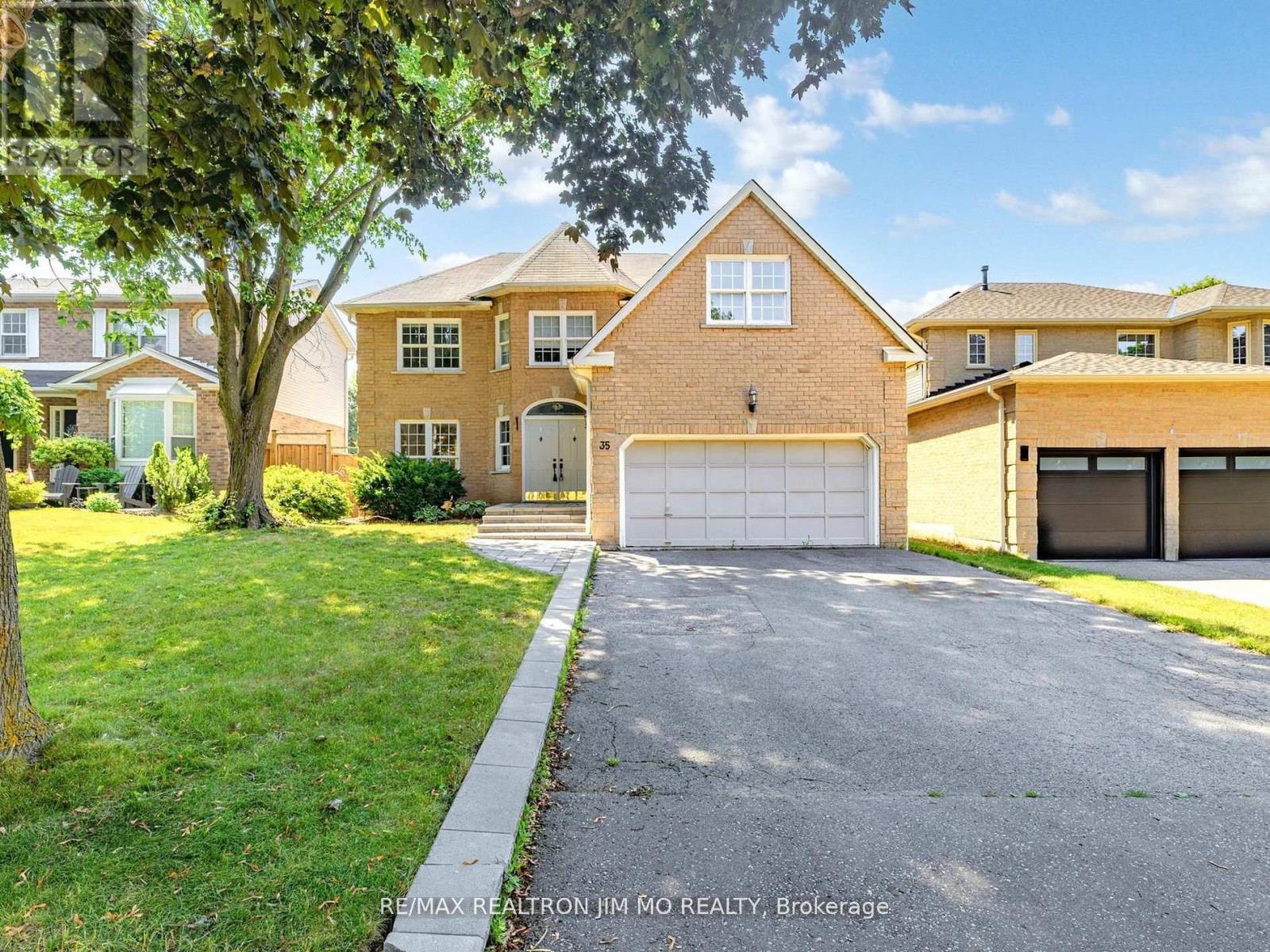 35 Flint Cres, Whitby, ON L1R 1K1
