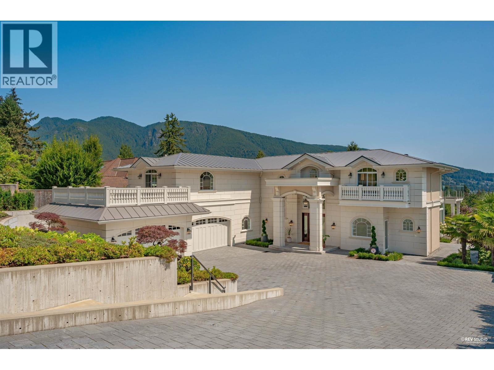 890 Kenwood Rd, West Vancouver, BC V7S 1S9