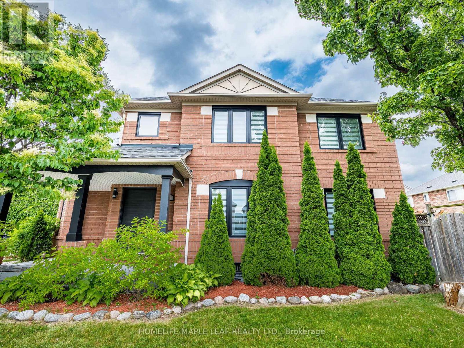 27 Vista Green Cres, Brampton, ON L7A 2S4
