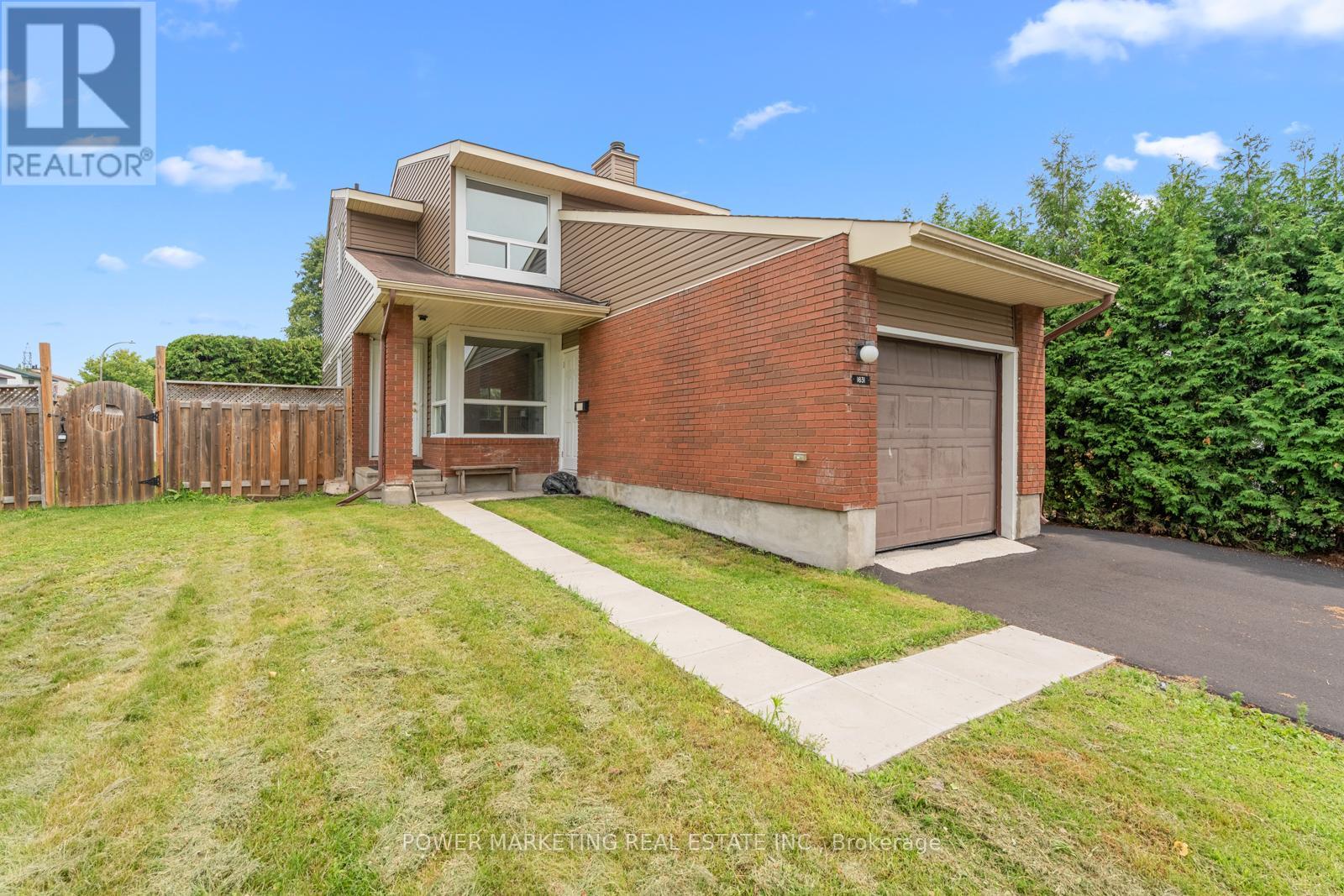 1631 Saxony Cres, Ottawa, ON K1B 5K8