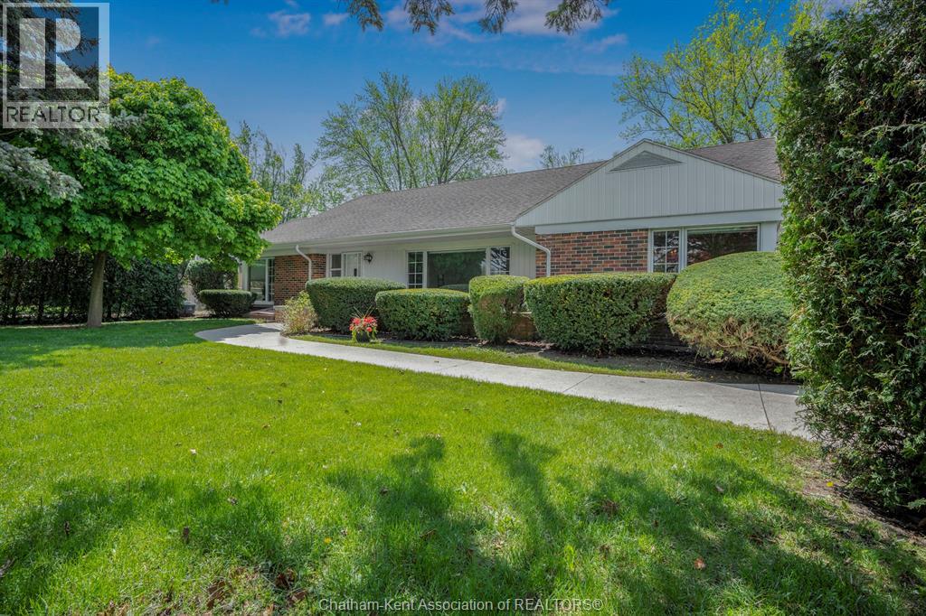 860 Charing Cross Rd, Chatham, ON N7M 5H2