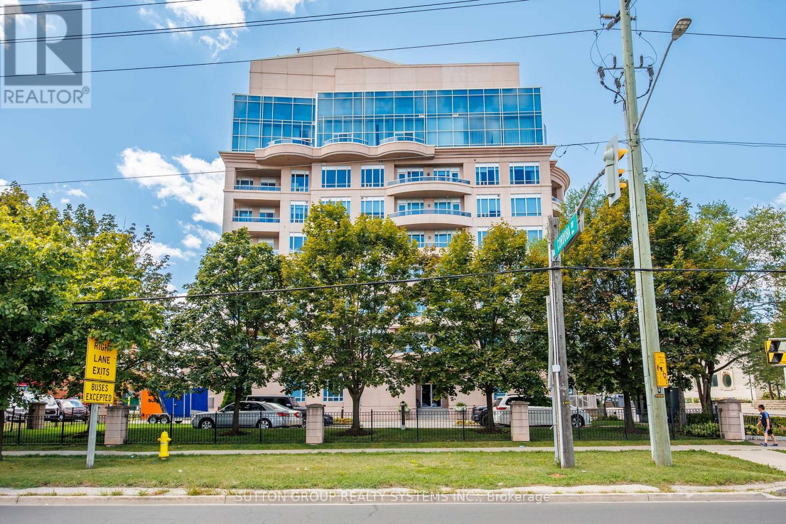 302 1 Cordoba Dr, Vaughan, ON L4J 8S3