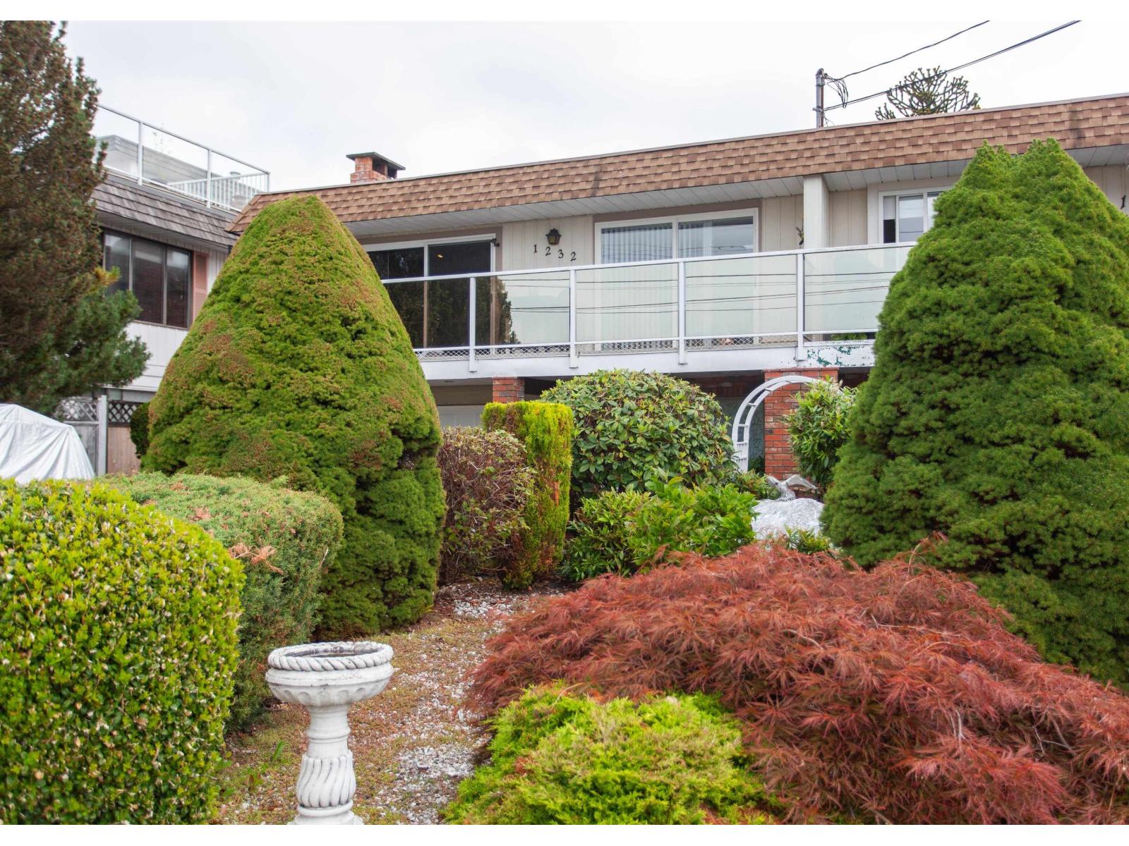 1232 Foster St, White Rock, BC V4B 3X1