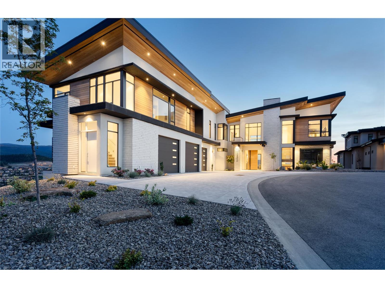 1372 Mine Hill Dr, Kelowna, BC V1P 1S5