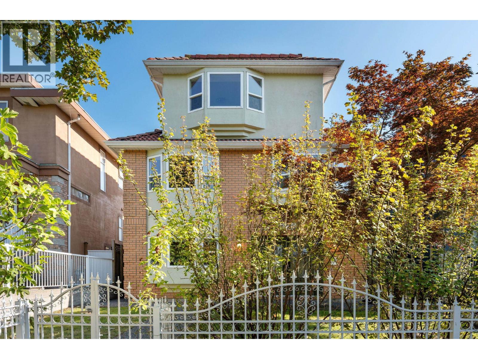 2748 E 23rd Ave, Vancouver, BC V5R 1A8