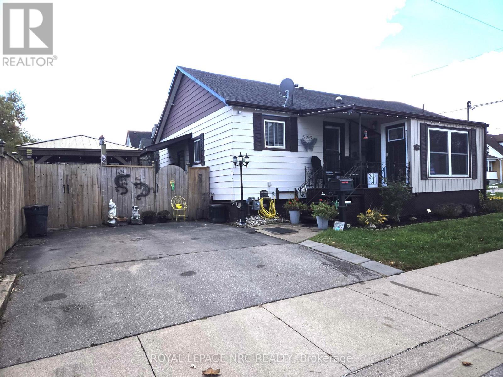 5192 Hamilton St, Niagara Falls, ON L2E 2W3