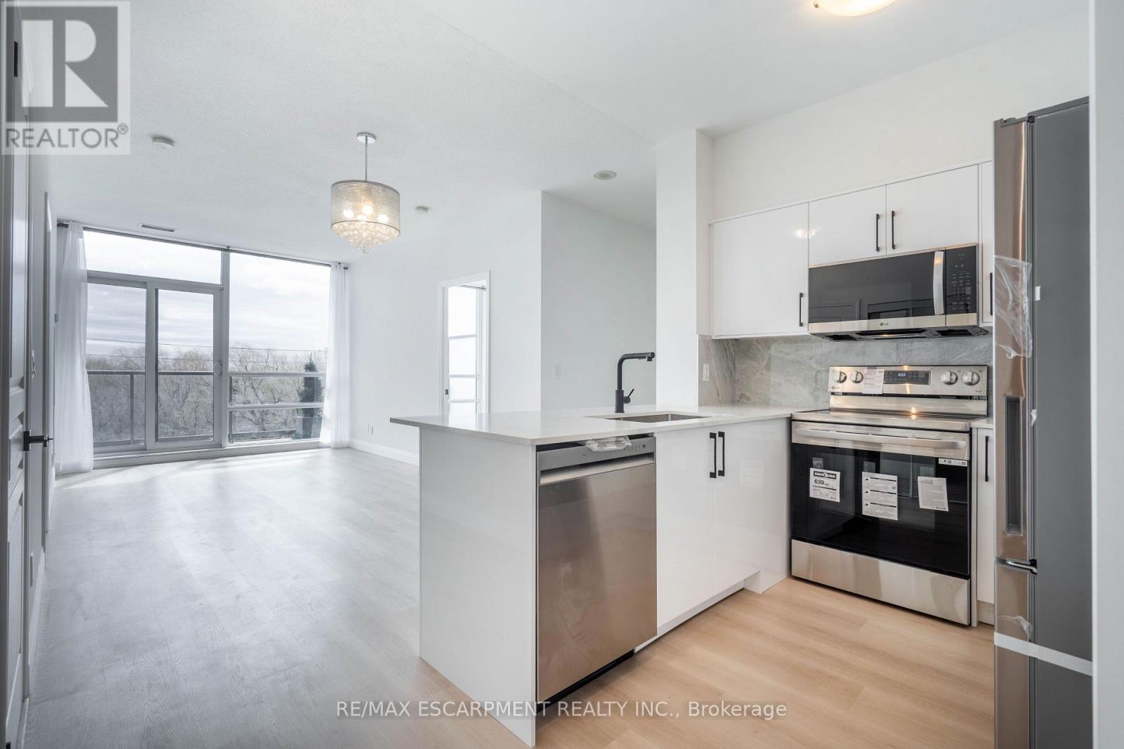 303 2230 Lake Shore Blvd W, Toronto, ON M8V 0B2