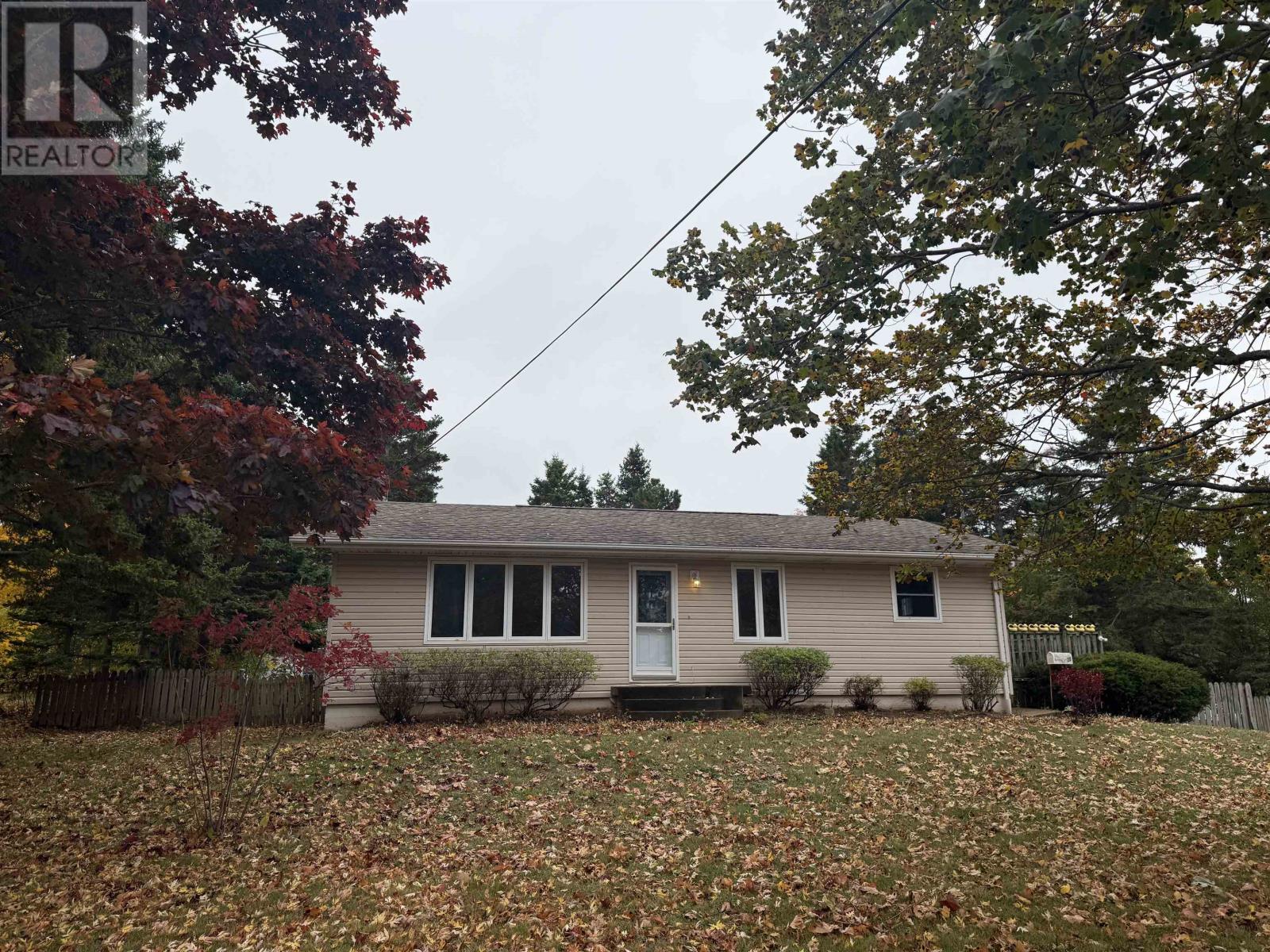 20 Avonlea Dr, Charlottetown, PE C1C 1C7
