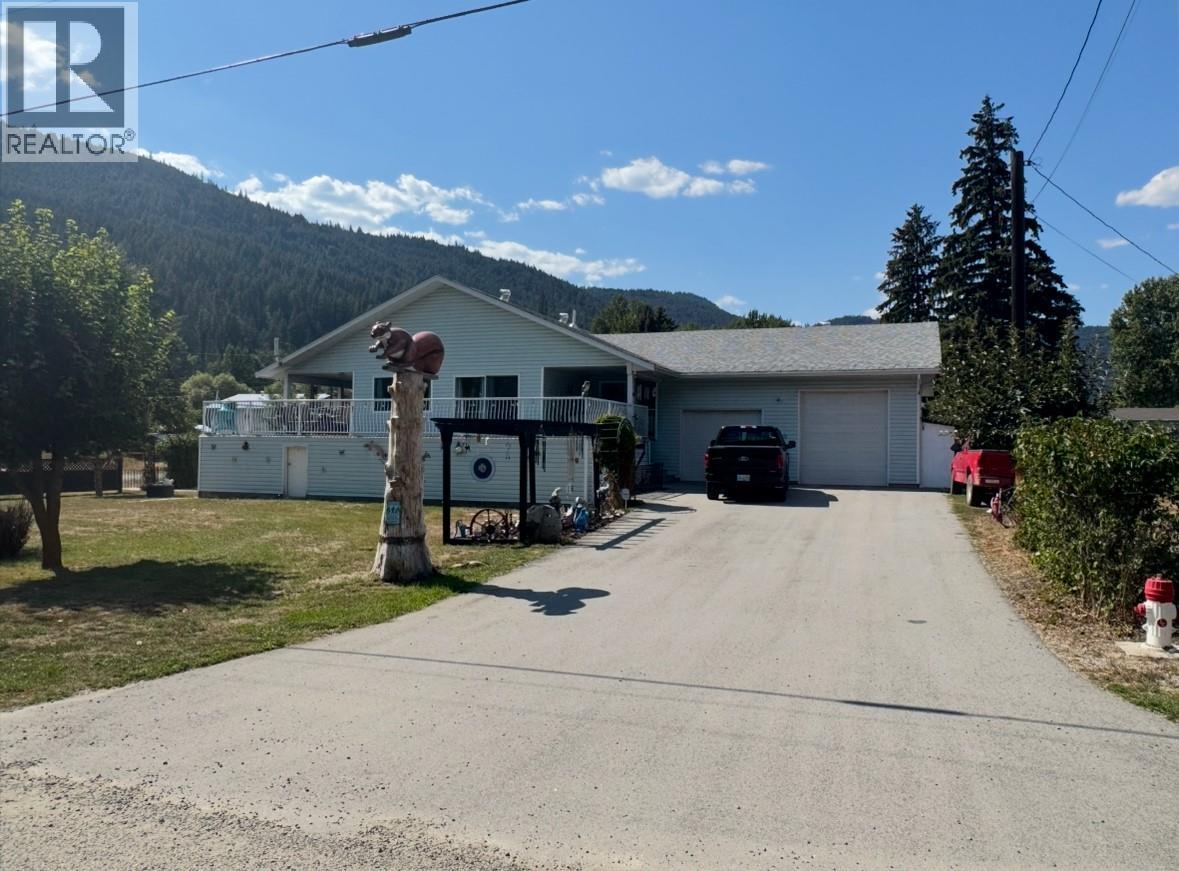 322 Bettes Ave, Coalmont-tulameen, BC V0X 1W0