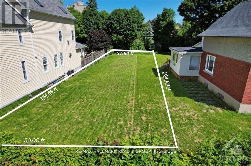 67 Springhurst Avenue, Ottawa, ON K1S 0E2