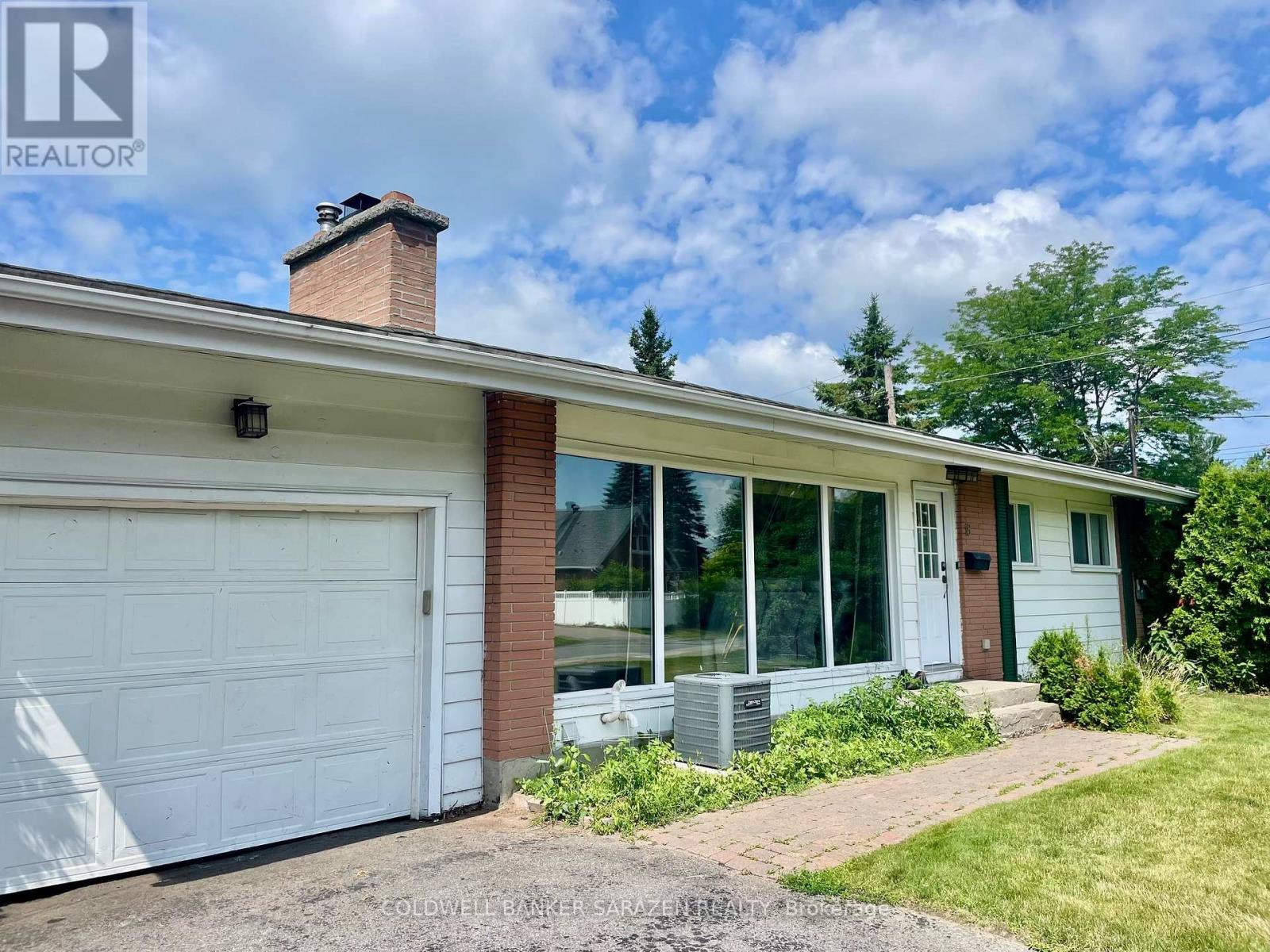 18 Stinson Ave, Ottawa, ON K2H 6N1