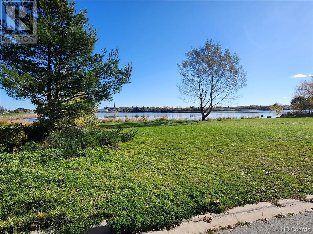 743 Oneil, Bathurst, NB E2A 2L2