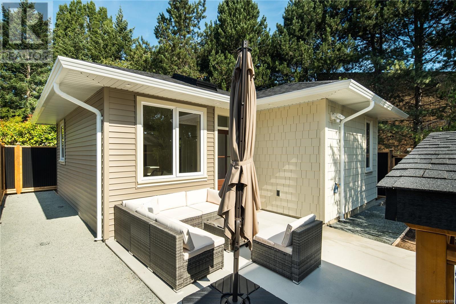 568 Kay Street #c, Saanich, BC V8Z 2L3