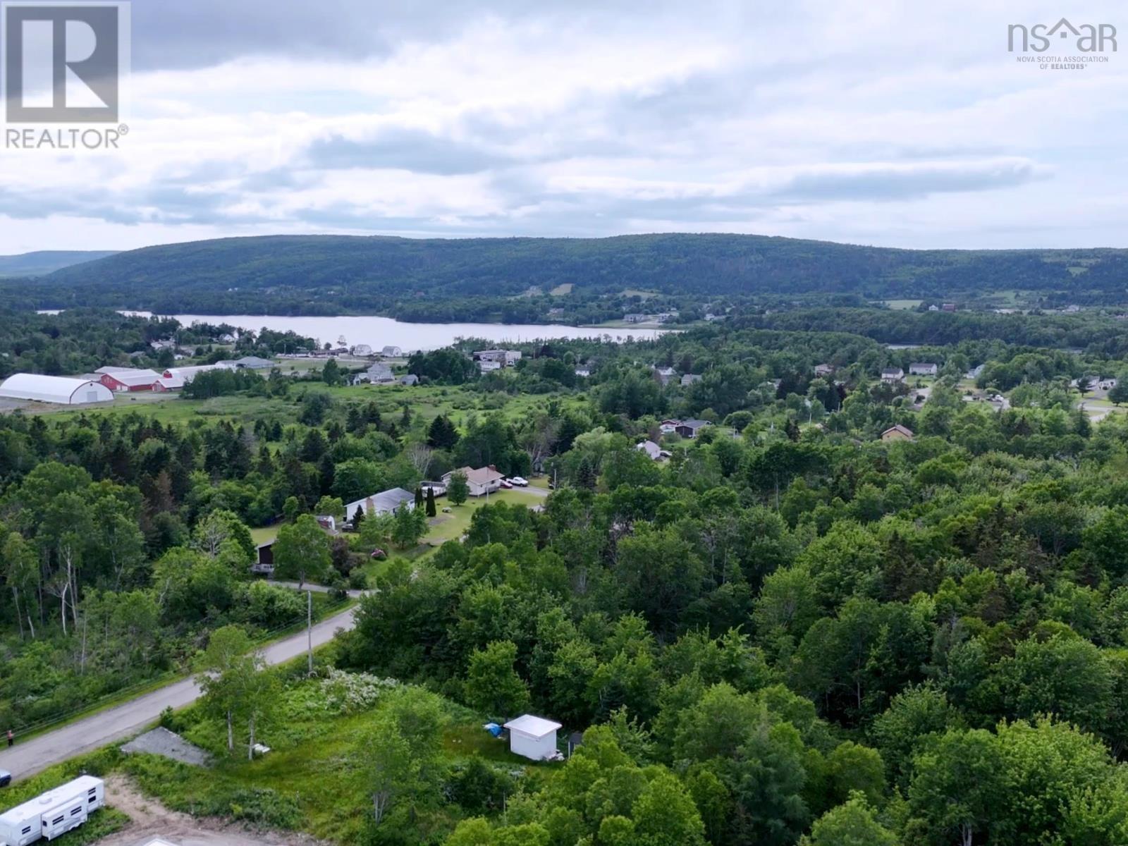 9 Stewood Dr, Howie Centre, NS B1L 1C6