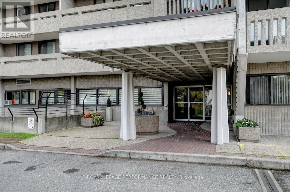404 415 Greenview Ave, Ottawa, ON K2B 8G5