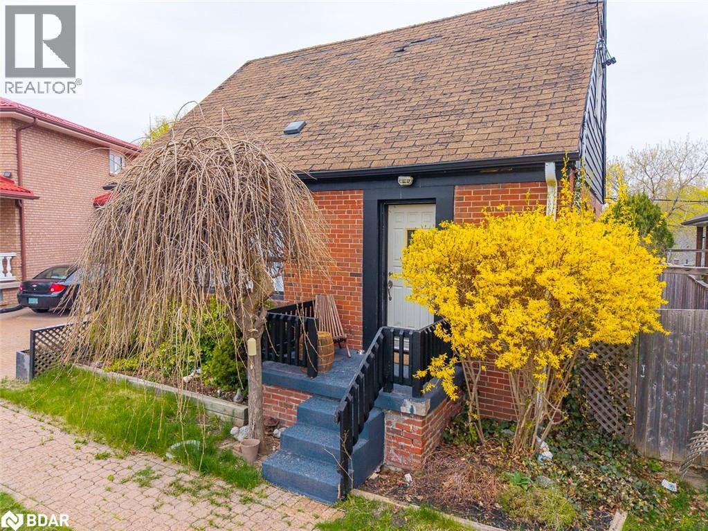 65 Barrhead Cres, Toronto, ON M9W 3Z8