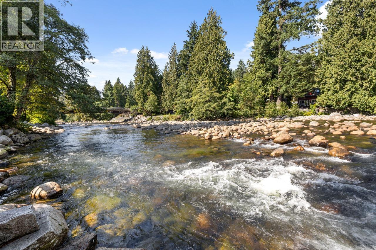849 Riverside Dr, North Vancouver, BC V7H 1V6