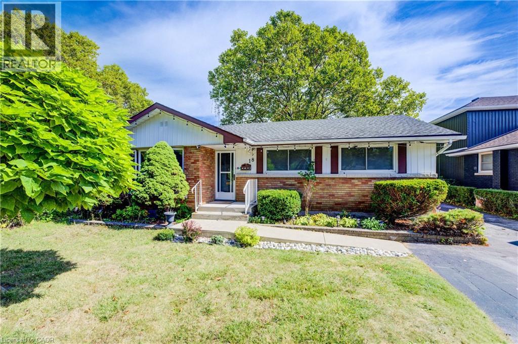 18 Edinburgh Dr, St. Catharines, ON L2M 3H1