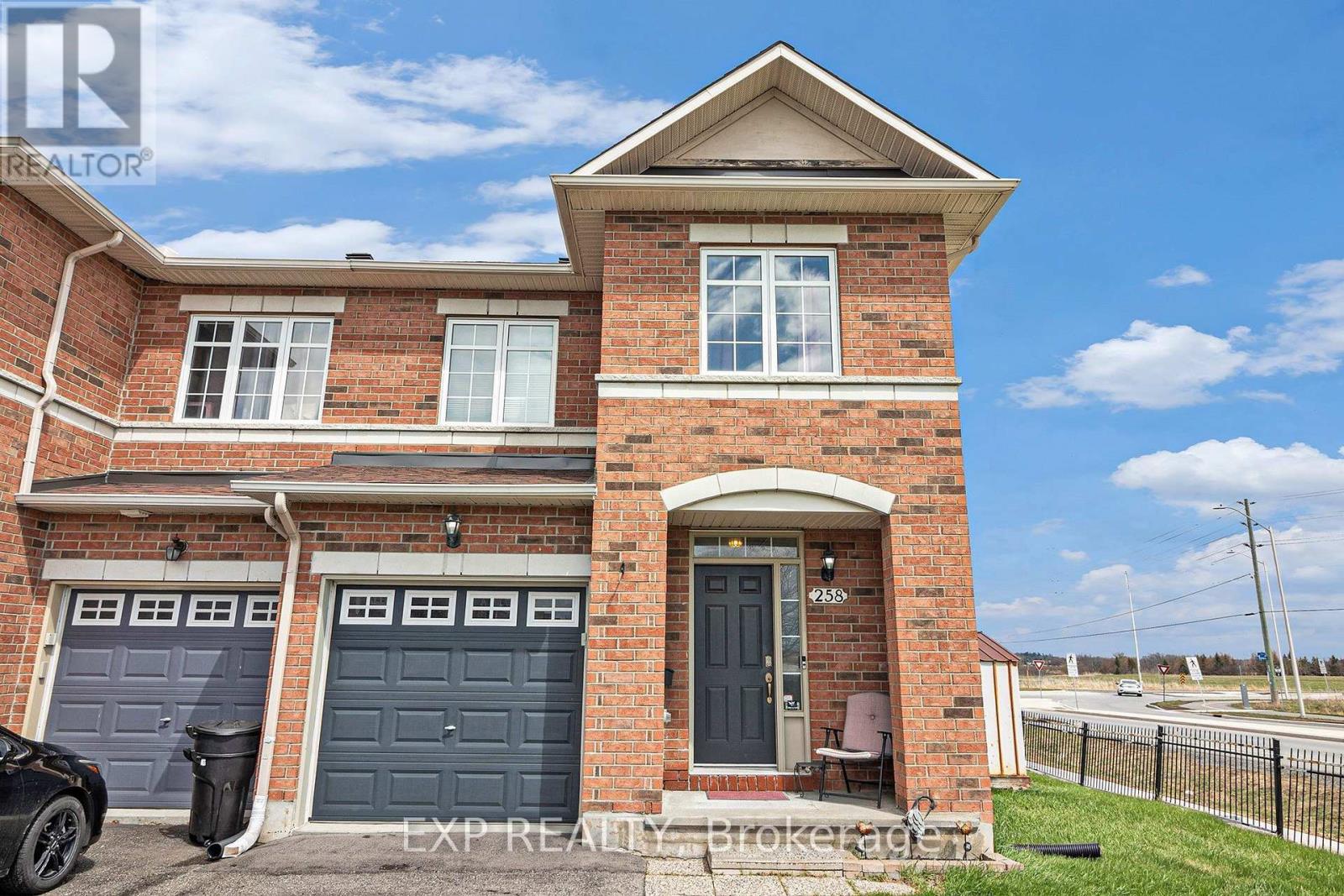 258 Trail Side Cir, Ottawa, ON K4A 5B5