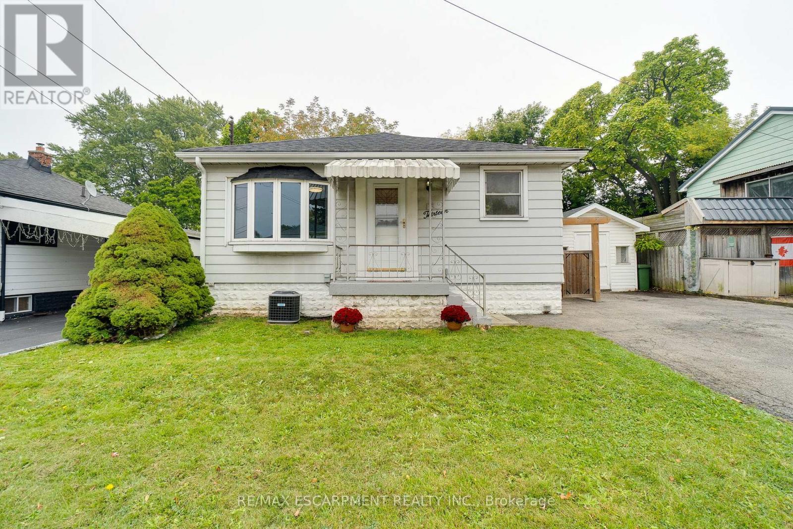 13 David Ave, Hamilton, ON L9A 3T9