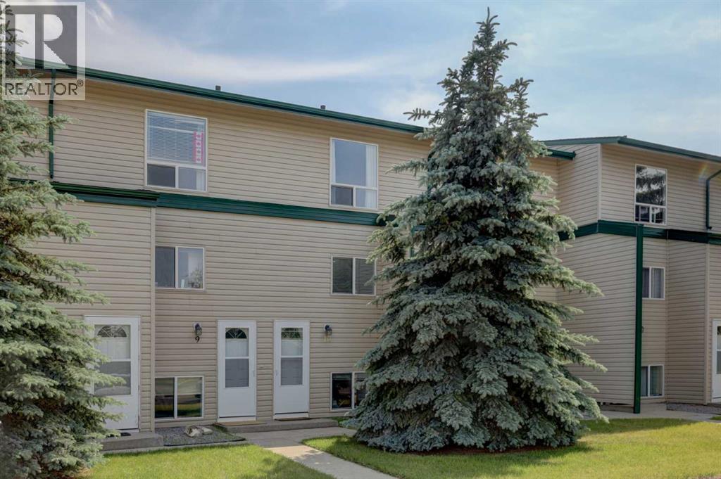 707 Westmount Drive Unit 10, Strathmore, AB T1P 1A9