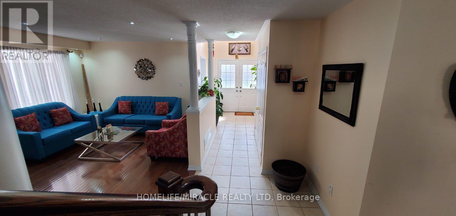 28 Bramfield St, Brampton, ON L7A 2W2