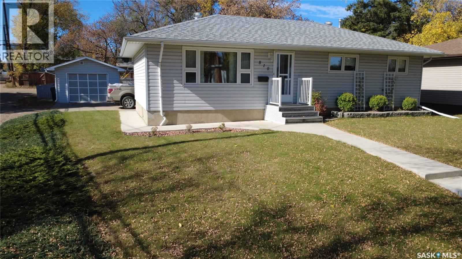 810 11 Avenue Northeast, Swift Current, SK S9H 2V4