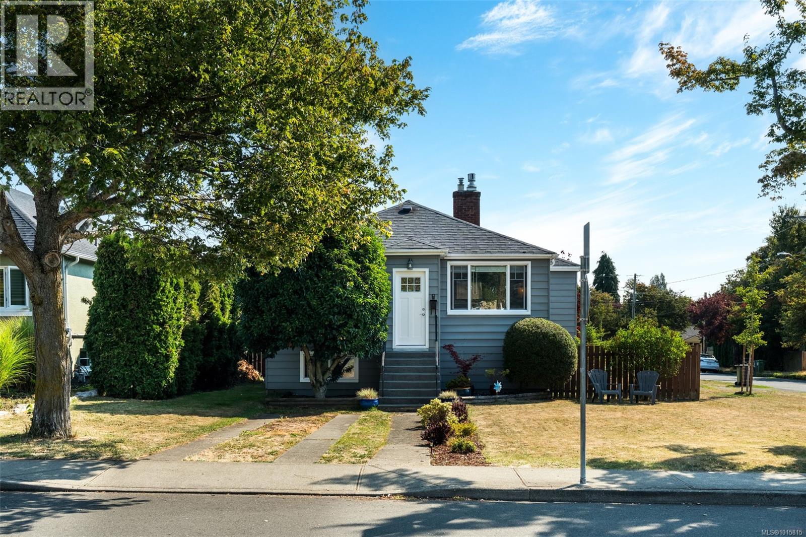 2701 Forbes St, Victoria, BC V8R 4C4