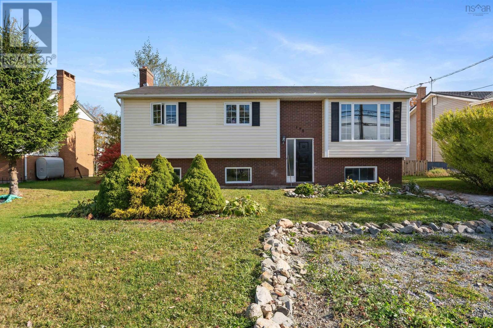 198 Caldwell Rd, Dartmouth, NS B2V 1V3