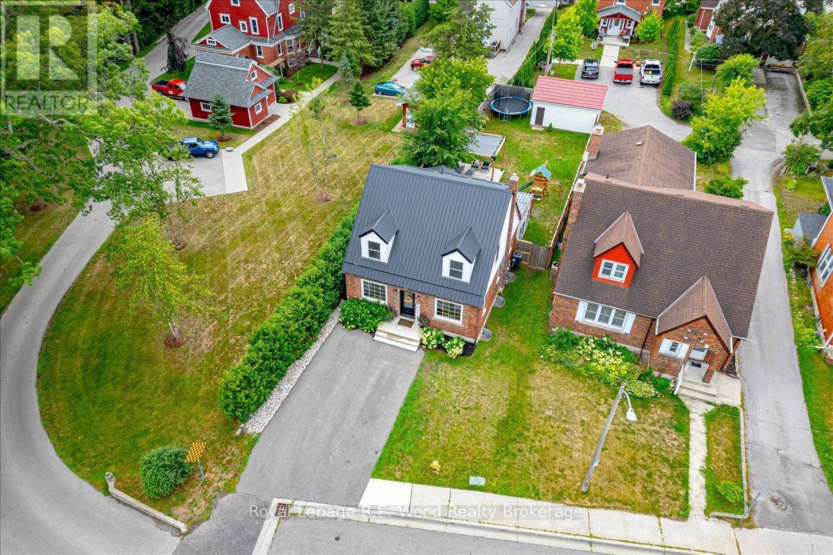 15 Mckenzie St, Tillsonburg, ON N4G 2E7